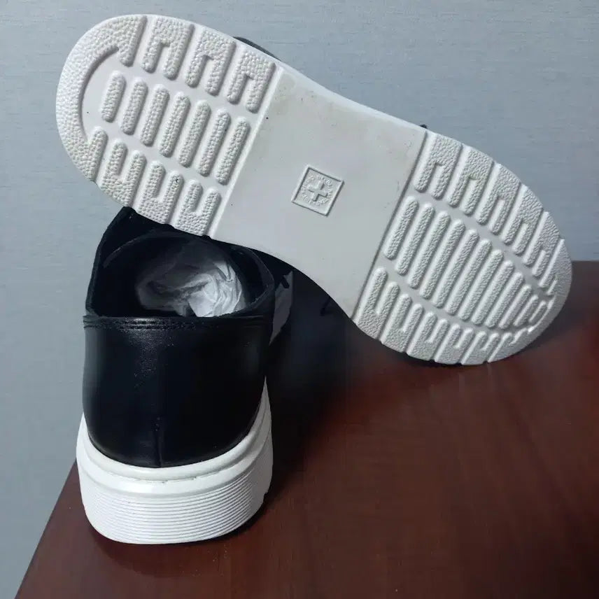 [BUNJANG] Dr. Martens Dante Sneakers Black/White UK 6 (250mm) New / 닥터마틴 단테 스니커즈 UK6 (250) 새상품