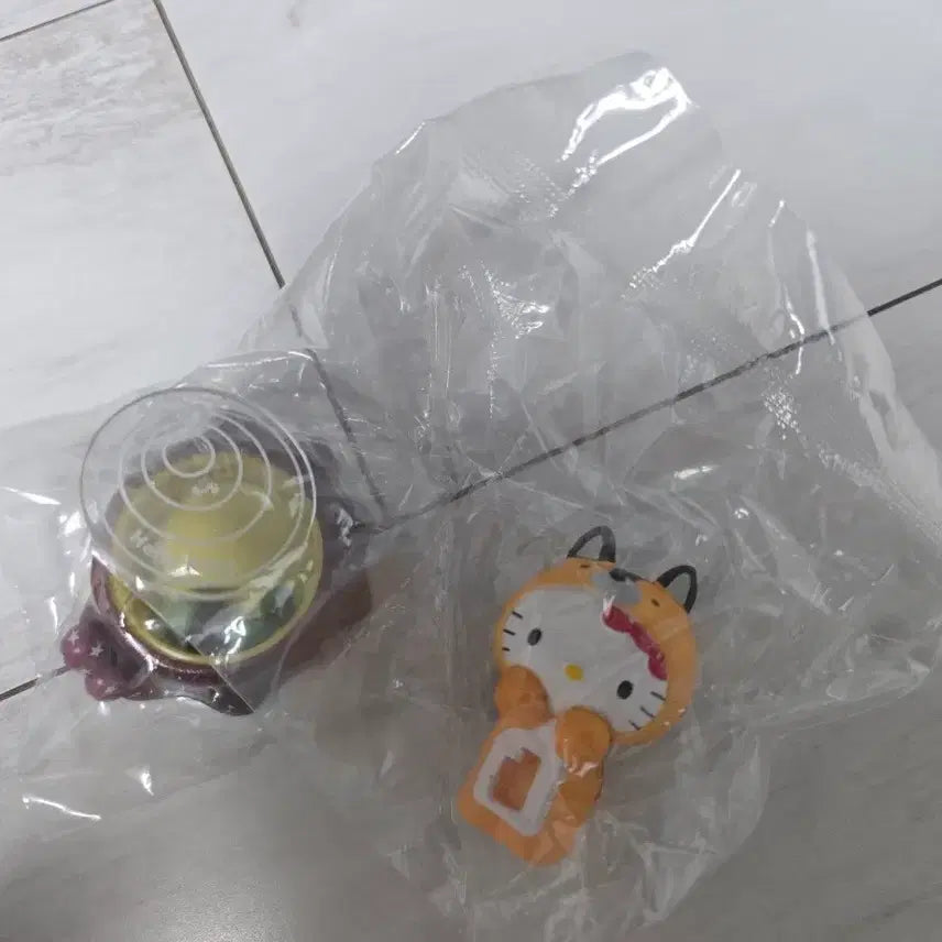 [BUNJANG] Hello Kitty Bathroom Random Figure / 08년도 고전 헬로키티 바스룸 랜덤 피규어