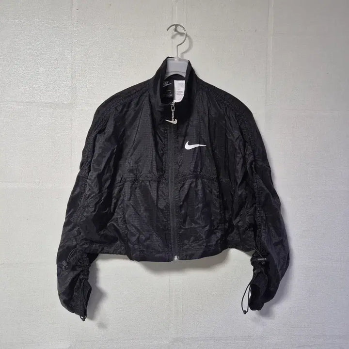 [SOLD OUT] 나이키 블랙 크롭 바람막이 자켓