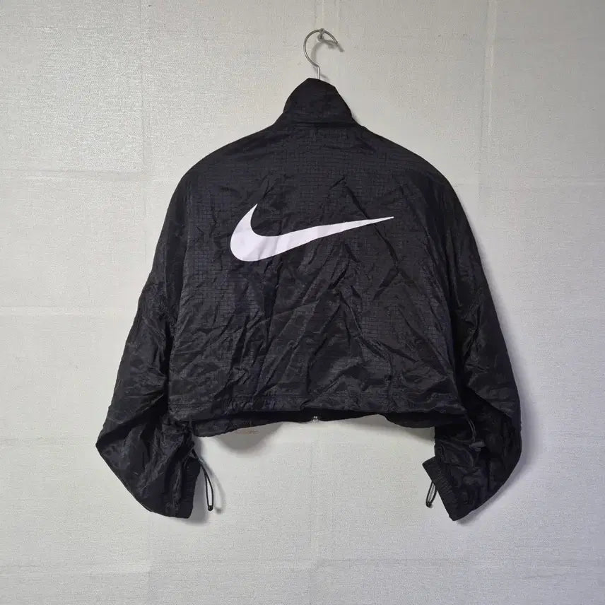 [SOLD OUT] 나이키 블랙 크롭 바람막이 자켓
