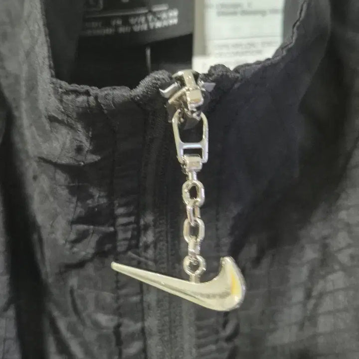 [SOLD OUT] 나이키 블랙 크롭 바람막이 자켓