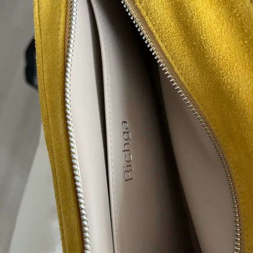 [BUNJANG] Richy Mustard Clutch / 리치가 클러치