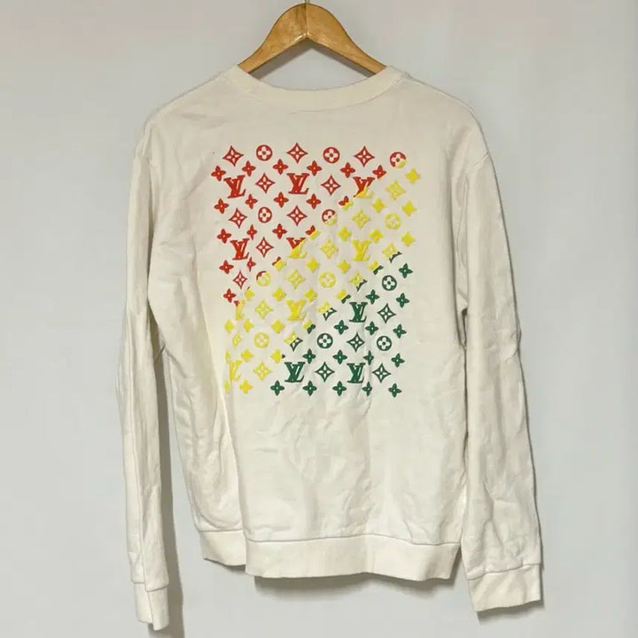 [SOLD OUT] 루이비통 모노그램 자수 맨투맨 화이트
