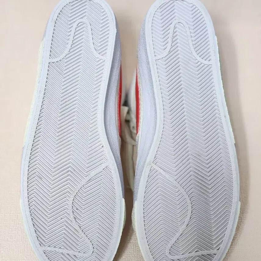 [BUNJANG] Nike Blazer Mid 77 White/Red Sneakers / 나이키 블레이저 미드 77 화이트/레드 255mm (새상품)