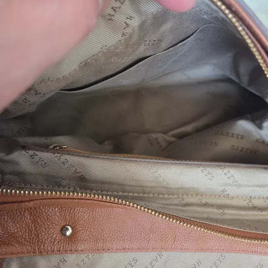 [BUNJANG] Hazzys Brown Leather Crossbody Bag / 헤지스브라운 가죽 크로스백 패턴 스트랩