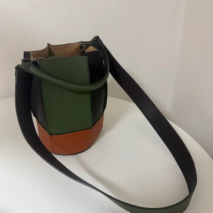 [BUNJANG] Loeuvre Sac De Lumiere Bucket Bag / 루에브르 삭드루미에르 버킷백
