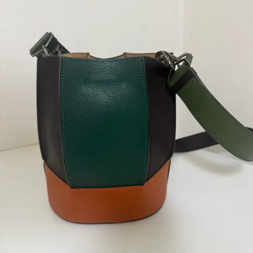 [BUNJANG] Loeuvre Sac De Lumiere Bucket Bag / 루에브르 삭드루미에르 버킷백