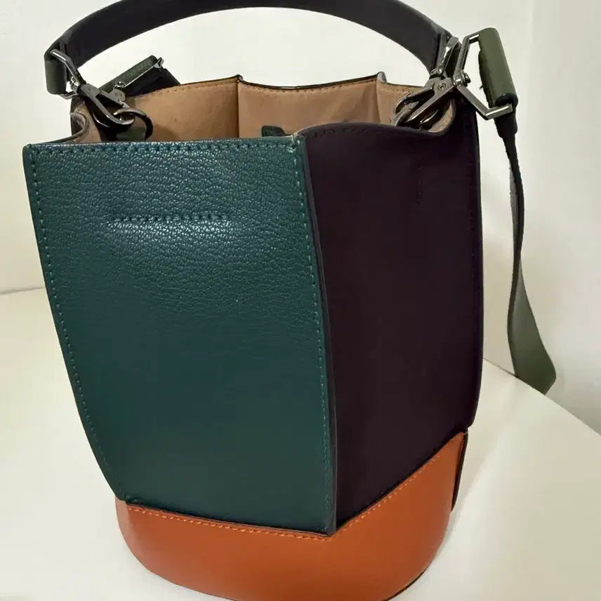 [BUNJANG] Loeuvre Sac De Lumiere Bucket Bag / 루에브르 삭드루미에르 버킷백