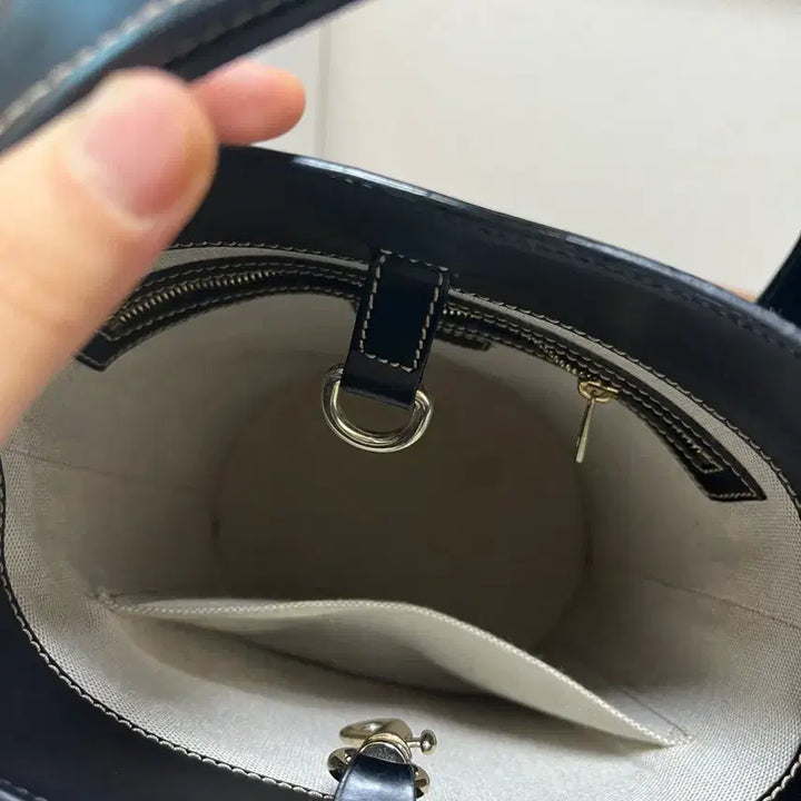 [BUNJANG] A.P.C Black Leather Bucket Bag / A.P.C 아페쎄 블랙 가죽 버킷백