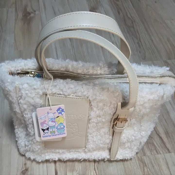 [BUNJANG] Sanrio Character Faux Shearling Shoulder Bag / 산리오 캐릭터 뽀글이 숄더백
