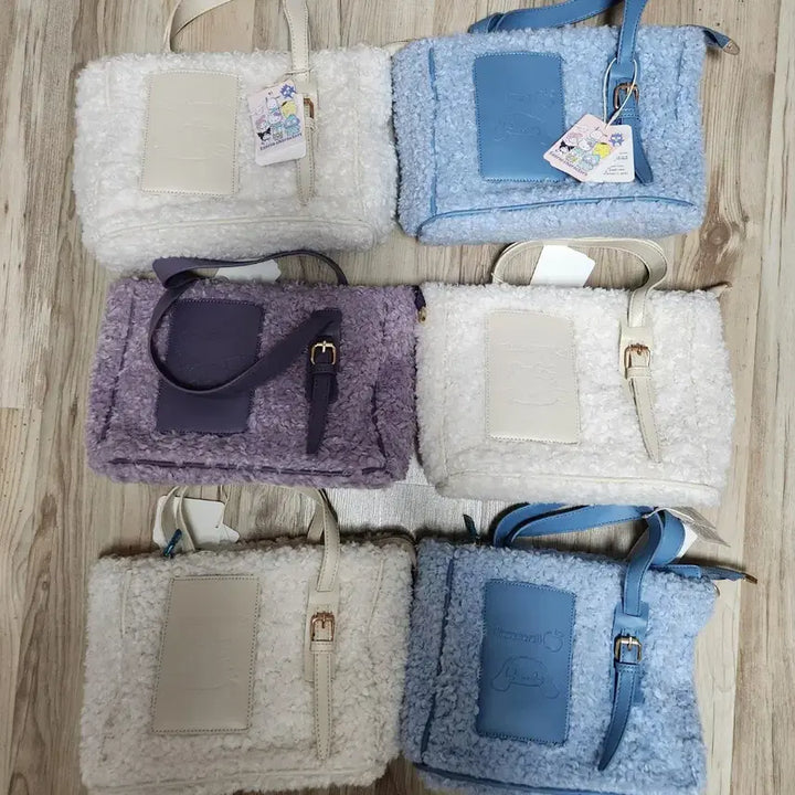 [BUNJANG] Sanrio Character Faux Shearling Shoulder Bag / 산리오 캐릭터 뽀글이 숄더백