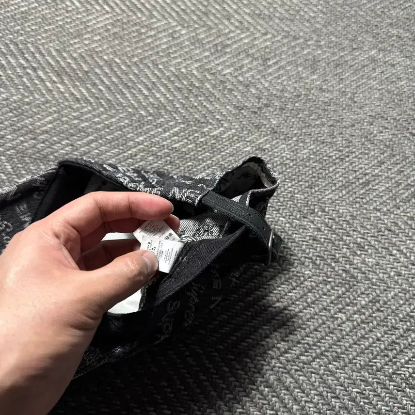 [BUNJANG] Supreme Multi Type Jacquard Black Denim Ball Cap / 22ss 슈프림 멀티 타입 자카드 흑청 데님 볼캡