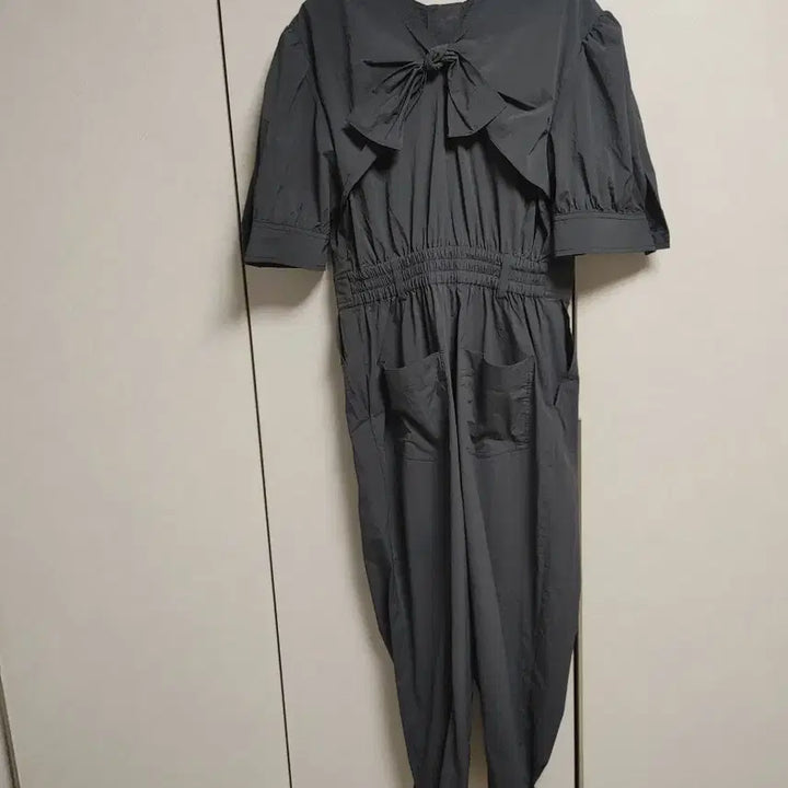 [BUNJANG] Lucky Chouette Back Ribbon Jumpsuit / 럭키슈에뜨 백리본 점프슈트