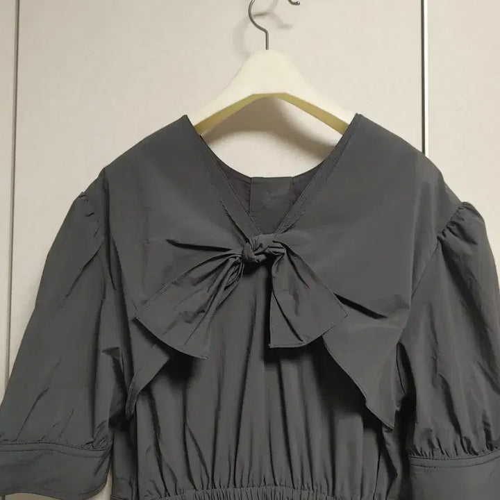 [BUNJANG] Lucky Chouette Back Ribbon Jumpsuit / 럭키슈에뜨 백리본 점프슈트