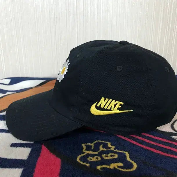 [BUNJANG] Nike PEACEMINUSONE Smile Daisy Heritage86 Ball Cap / 나이키 피마원 스마일 데이지 헤리티지86 볼캡/모자