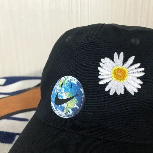 [BUNJANG] Nike PEACEMINUSONE Smile Daisy Heritage86 Ball Cap / 나이키 피마원 스마일 데이지 헤리티지86 볼캡/모자