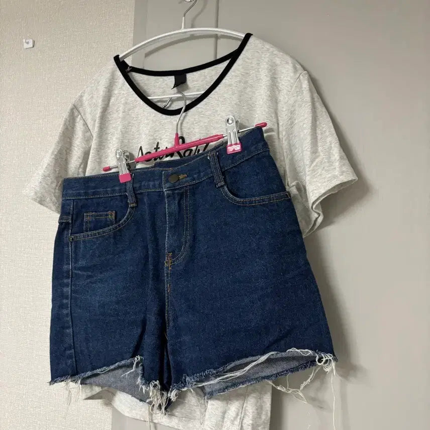 [BUNJANG] Peter Rabbit T-shirt &amp; Denim Shorts Set / 피터래빗 반팔티 &amp; 데님 숏팬츠 세트