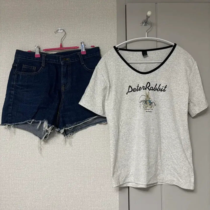 [BUNJANG] Peter Rabbit T-shirt &amp; Denim Shorts Set / 피터래빗 반팔티 &amp; 데님 숏팬츠 세트