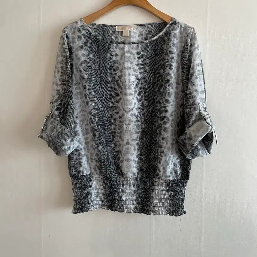 [SOLD OUT] 마이클코어스 롤 탭 슬리브 탑