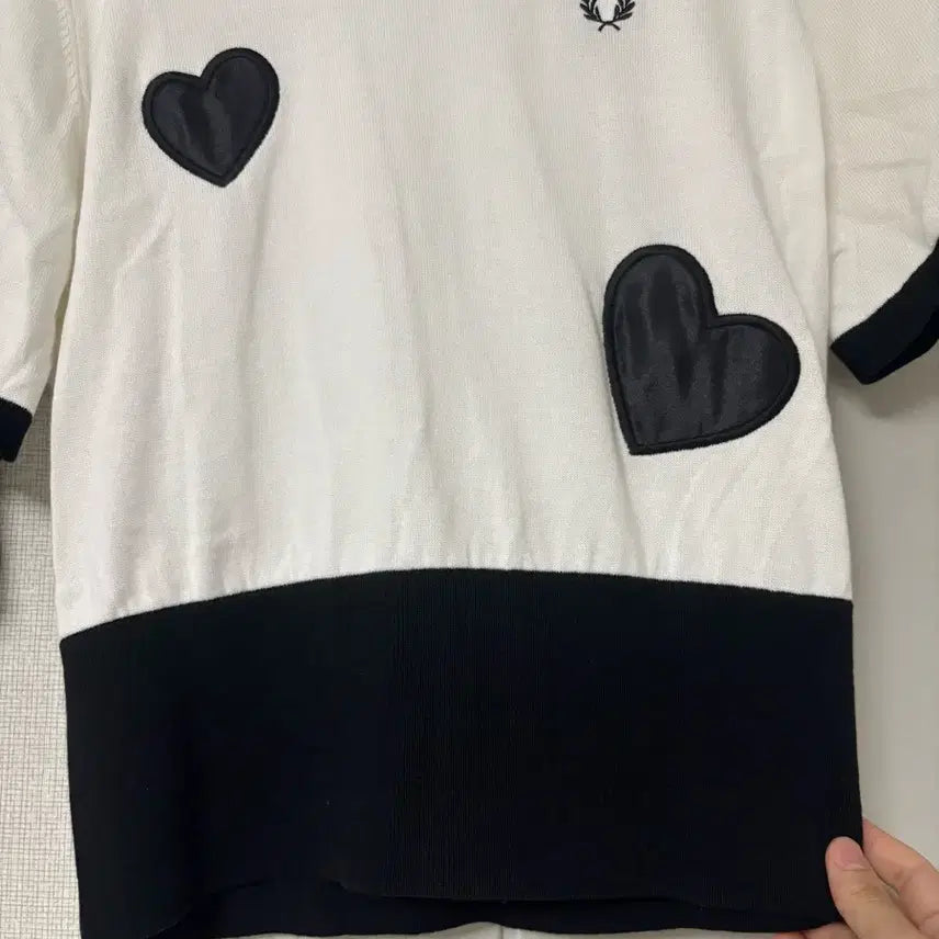 [BUNJANG] Fred Perry x Amy Winehouse Short Sleeve Knit Top / (새제품) 프레디페리 x AMY WINEHOUSE 반팔니트