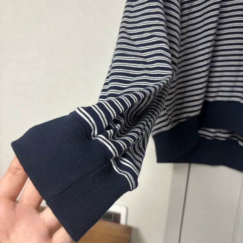 [BUNJANG] Striped V-Neck Raglan Sweatshirt / 쇼핑몰 단가라 브이넥 맨투맨
