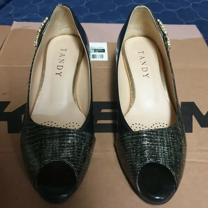 [BUNJANG] TANDY Wave Gold Glitter Cubic Pumps / TANDY 웨이브 골드 글리터 큐빅장식 펌프스 (240) 굽:5cm