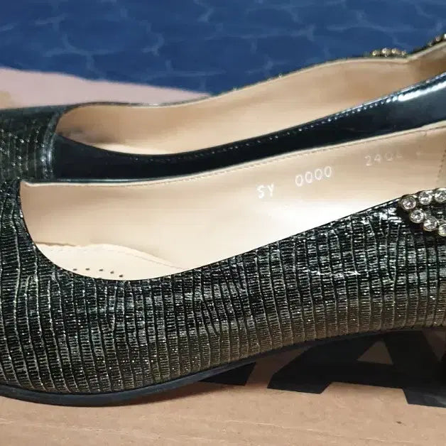 [BUNJANG] TANDY Wave Gold Glitter Cubic Pumps / TANDY 웨이브 골드 글리터 큐빅장식 펌프스 (240) 굽:5cm