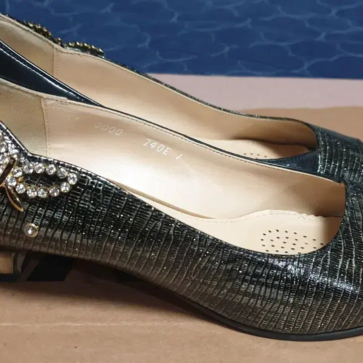 [BUNJANG] TANDY Wave Gold Glitter Cubic Pumps / TANDY 웨이브 골드 글리터 큐빅장식 펌프스 (240) 굽:5cm