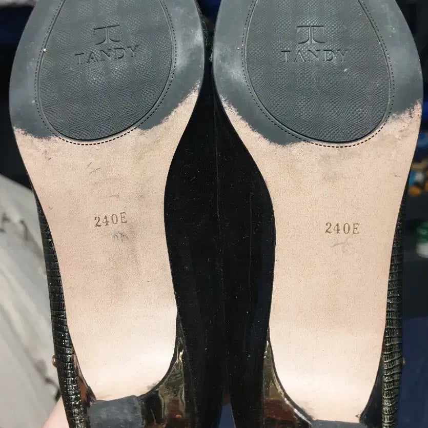 [BUNJANG] TANDY Wave Gold Glitter Cubic Pumps / TANDY 웨이브 골드 글리터 큐빅장식 펌프스 (240) 굽:5cm