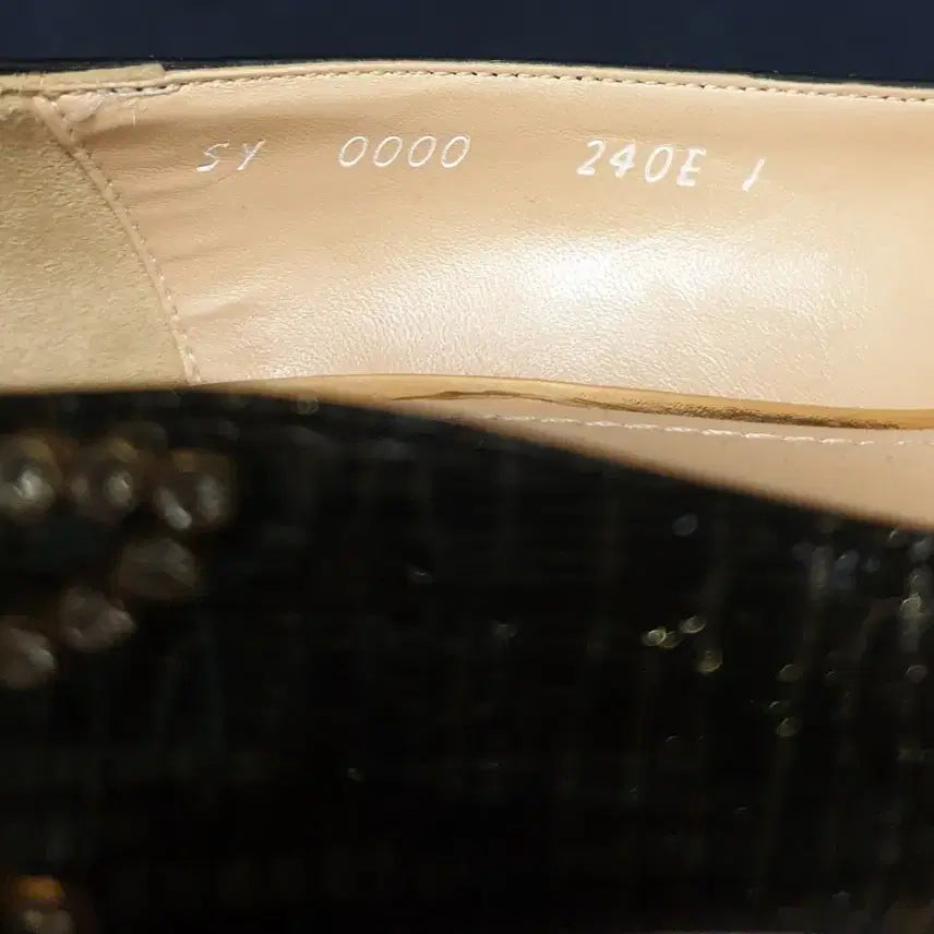 [BUNJANG] TANDY Wave Gold Glitter Cubic Pumps / TANDY 웨이브 골드 글리터 큐빅장식 펌프스 (240) 굽:5cm