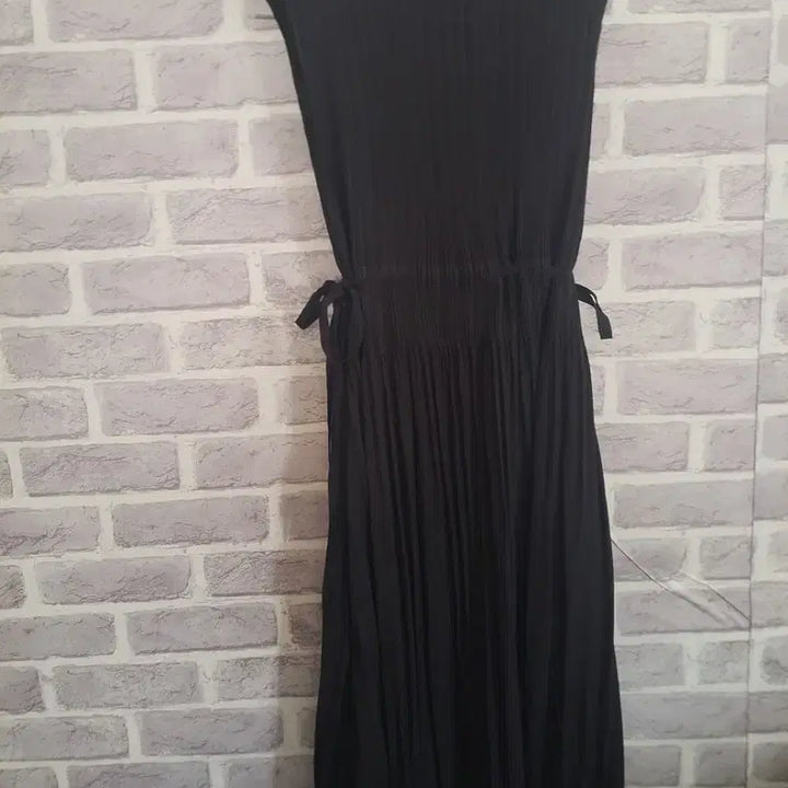 [BUNJANG] Pleats Me Black Pleated Sleeveless Maxi Dress / 플리츠미 블랙 주름 민소매원피스25년신상/알뜰한여우