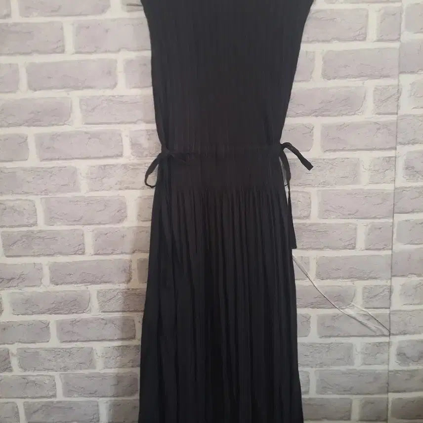 [BUNJANG] Pleats Me Black Pleated Sleeveless Maxi Dress / 플리츠미 블랙 주름 민소매원피스25년신상/알뜰한여우