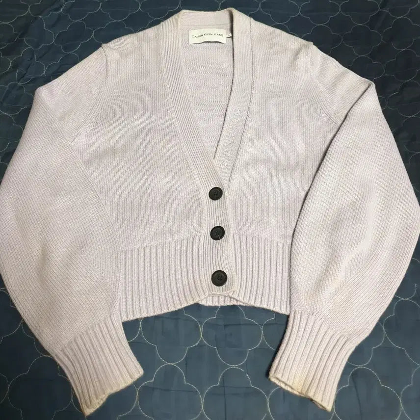 [BUNJANG] Calvin Klein Jeans Cropped Button-Down Cotton Cardigan (XS) / (단종매물) 캘빈클라인 진 크롭  버튼다운 코튼 가디건 연보라 (XS)