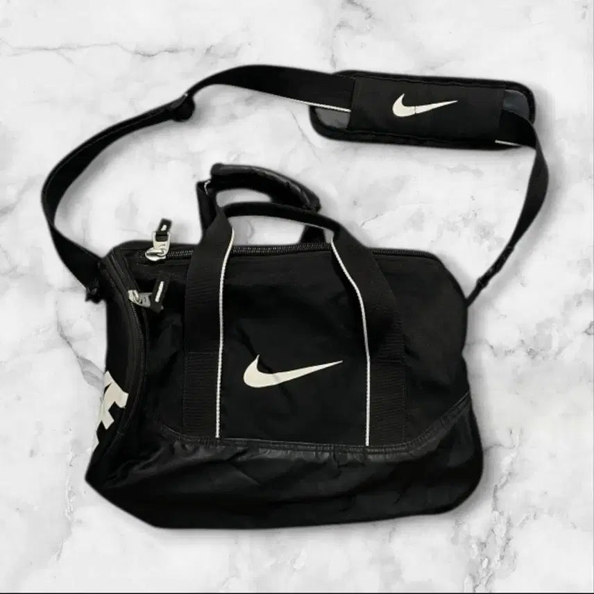 [BUNJANG] Nike Black Duffel Bag / 나이키 블랙 더플백 스포츠 가방