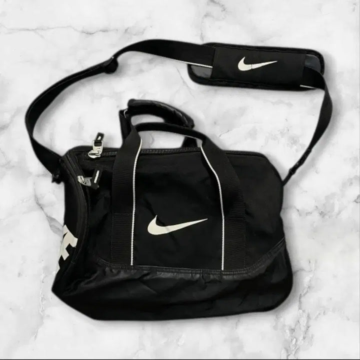 [BUNJANG] Nike Black Duffel Bag / 나이키 블랙 더플백 스포츠 가방