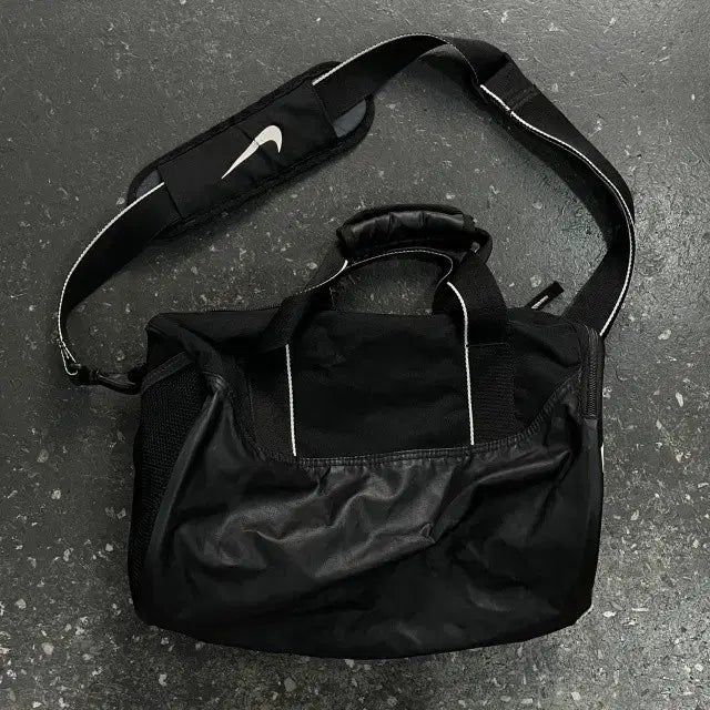 [BUNJANG] Nike Black Duffel Bag / 나이키 블랙 더플백 스포츠 가방