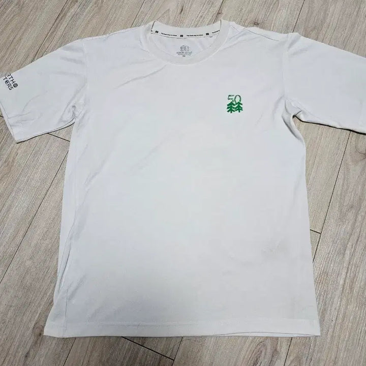 [BUNJANG] Kolon Sport 50th Anniversary Illustration Short Sleeve T-shirt / 코오롱스포츠 50주년 기념 일러스트 반팔 1.5만에 팝니다.