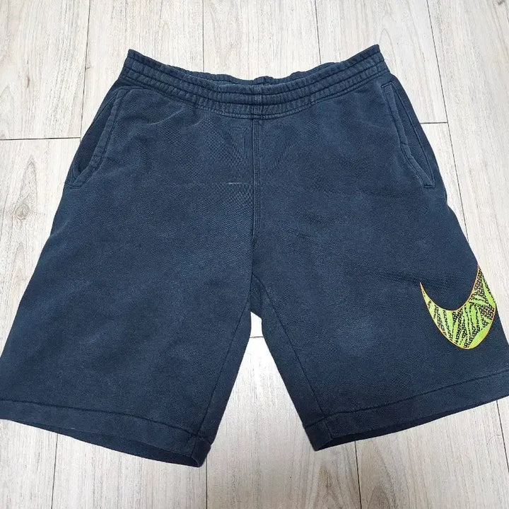 [BUNJANG] Nike Side Swoosh Shorts / NIKE 나이키 사이드 스우시 반바지  2.5만에 팝니다.