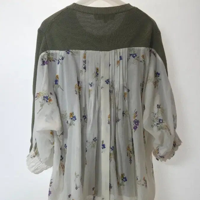 [BUNJANG] Atte Vanessa Bruno Silk Blended Floral Knit Blouse / 아떼 바네사브루노 실크 블랜딩 플라워 니트 블라우스 F사이즈