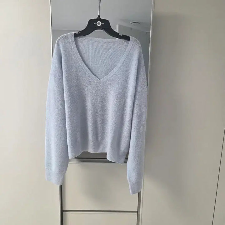 [BUNJANG] V-Neck Sky Blue Knit Sweater / V넥 니트 스웨터 하늘색 스카이