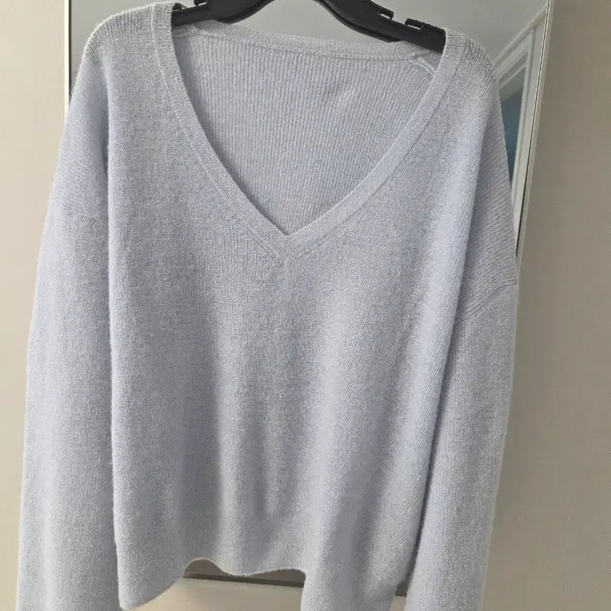 [BUNJANG] V-Neck Sky Blue Knit Sweater / V넥 니트 스웨터 하늘색 스카이