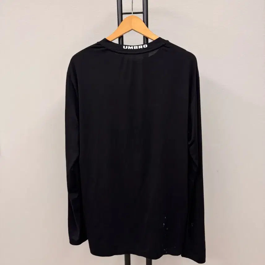 [SOLD OUT] 엄브로 블랙 긴팔 티셔츠 100