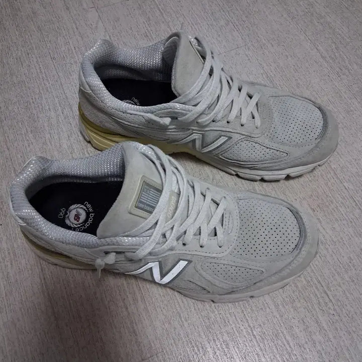 [BUNJANG] 뉴발란스 990 V4 아크틱폭스 255 / 뉴발란스 990 V4 아크틱폭스 255