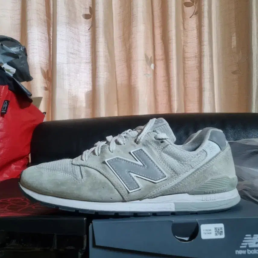 [BUNJANG] New Balance 996 Ivory White Sneakers / 뉴발란스 996 아이보리 화이트 270