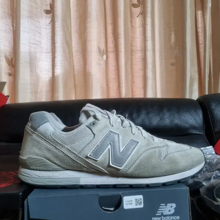 [BUNJANG] New Balance 996 Ivory White Sneakers / 뉴발란스 996 아이보리 화이트 270