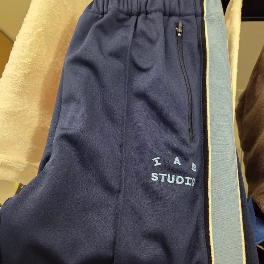 [BUNJANG] IAB Studio Track Pants Navy / 아이앱 스튜디오 트랙 팬츠 네이비 팝니다.