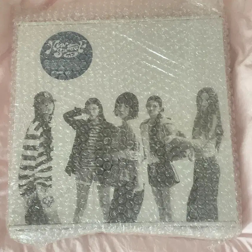 [SOLD OUT] (미개봉) 뉴진스 How Sweet 단체 하우스윗 앨범