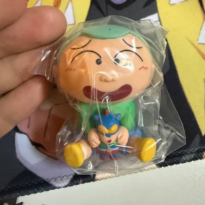 [BUNJANG] Crayon Shin-chan Kazama Kun "Hug Me Tight" Gacha Figure / 짱구 꼭 안아줘 훈이 가챠
