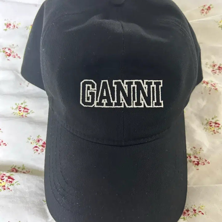 [BUNJANG] Ganni Black Ball Cap / 가니 블랙 볼캡