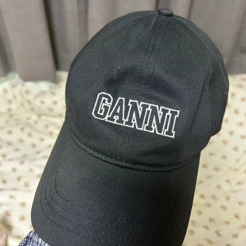 [BUNJANG] Ganni Black Ball Cap / 가니 블랙 볼캡